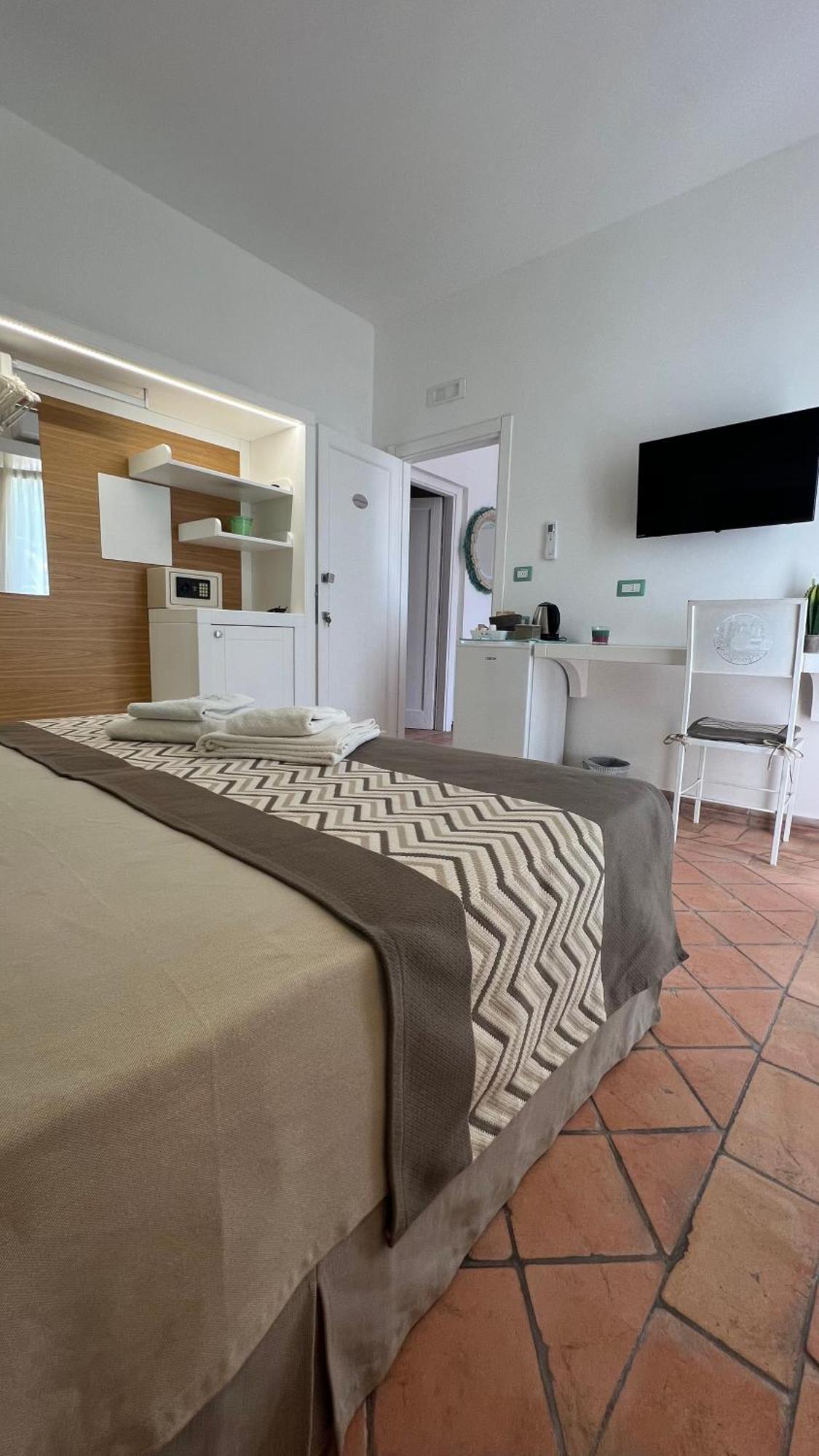 Rooms Apartaments Santa Teresa Капо-Теста Екстер'єр фото